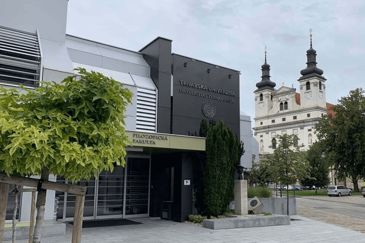 Навчання в Словаччині  Трнавський університет